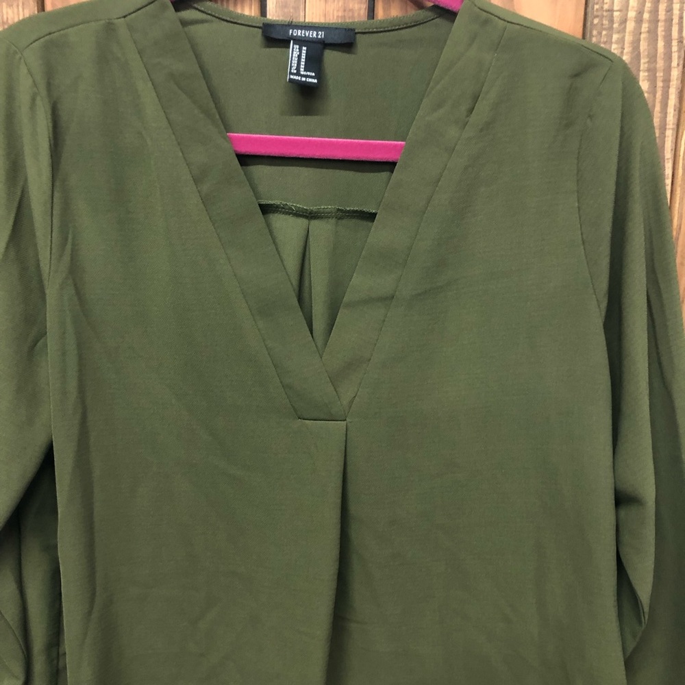 Forever 21 size medium olive green top - Picture 4 of 7